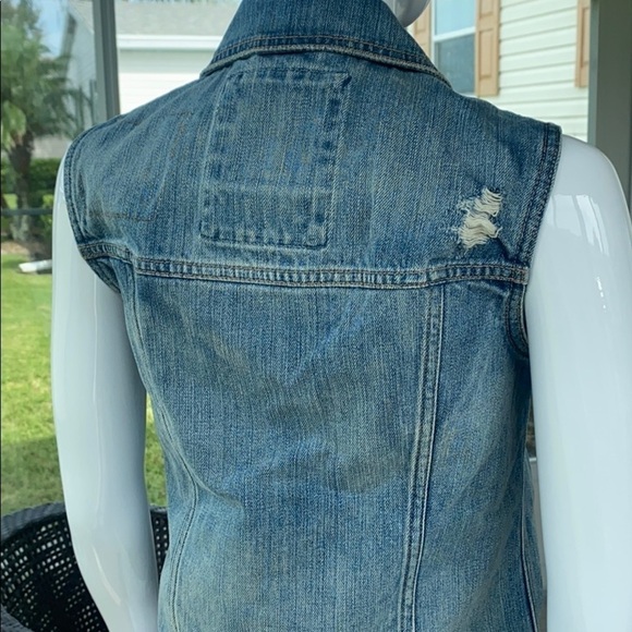 Abercrombie & Fitch - Destroyed Jean Vest - Picture 7 of 8